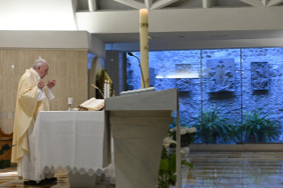 15-Misa celebrada por el papa Francisco de forma privada en la capilla de la Casa Santa Marta: <i>La mansedumbre y la ternura del Buen Pastor</i>