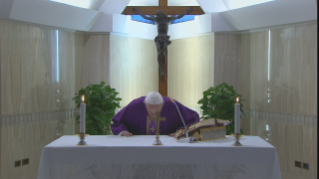 0-Misa celebrada por el papa Francisco de forma privada en la capilla de la Casa Santa Marta: <i>La valentía de callar</i>