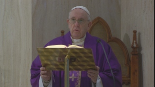 2-Misa celebrada por el papa Francisco de forma privada en la capilla de la Casa Santa Marta: <i>La valentía de callar</i>