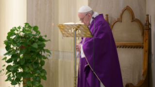 14-Misa celebrada por el papa Francisco de forma privada en la capilla de la Casa Santa Marta: <i>&#xab;Con el &#x201c;coraz&#xf3;n desnudo&#x201d;&#xbb;</i>