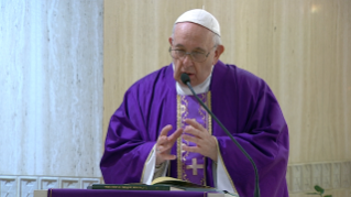 4-Misa celebrada por el papa Francisco de forma privada en la capilla de la Casa Santa Marta: <i>No olvidemos la gratuidad de la revelación</i>
