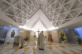 0-Holy Mass presided over by Pope Francis at the Casa Santa Marta in the Vatican: “Praying is going with Jesus to the Father who will give us everything”