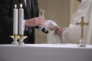 6-Holy Mass presided over by Pope Francis at the Casa Santa Marta in the Vatican: “Praying is going with Jesus to the Father who will give us everything”