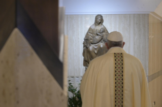 16-Misa celebrada por el papa Francisco de forma privada en la capilla de la Casa Santa Marta. <i>Cómo da la paz el mundo y cómo la da el Señor</i>