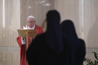 0-Misa celebrada por el papa Francisco de forma privada en la capilla de la Casa Santa Marta. <i>Día de fraternidad, día de penitencia y oración</i>