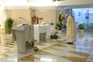 0-Holy Mass presided over by Pope Francis at the Casa Santa Marta in the Vatican:"Our relationship with God is gratuitous, it is friendship"