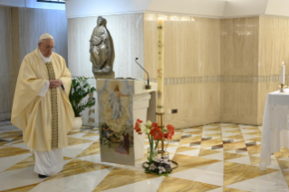 7-Misa celebrada por el papa Francisco de forma privada en la capilla de la Casa Santa Marta: <i>El Espíritu Santo nos recuerda el acceso al Padre</i>