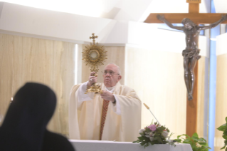 12-Misa celebrada por el papa Francisco de forma privada en la capilla de la Casa Santa Marta: <i>Tener el valor de ver nuestras tinieblas  para que la luz del Señor entre y nos salve</i>