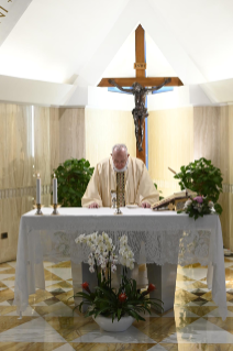 7-Messe quotidienne dans la chapelle de la résidence Sainte-Marthe : « Le christianisme est appartenance à un peuple »