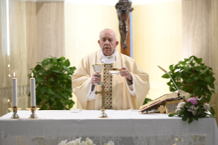 8-Misa celebrada por el papa Francisco de forma privada en la capilla de la Casa Santa Marta: <i>Ser cristianos es pertenecer al pueblo de Dios</i>