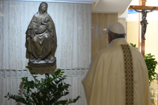 11-Misa celebrada por el papa Francisco de forma privada en la capilla de la Casa Santa Marta: <i>Ser cristianos es pertenecer al pueblo de Dios</i>