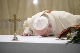 1-Holy Mass presided over by Pope Francis at the Casa Santa Marta in the Vatican: "The Holy Spirit makes harmony in the Church, the evil spirit destroys it"