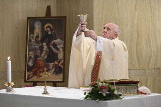 6-Misa celebrada por el papa Francisco de forma privada en la capilla de la Casa Santa Marta: <i>El Espíritu Santo crea la armonía de la Iglesia, el espíritu maligno destruye </i>
