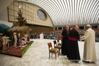 2-Udienza ai donatori del Presepio e dell'Albero di Natale in Piazza San Pietro