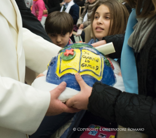 5-Udienza ai donatori del Presepio e dell'Albero di Natale in Piazza San Pietro