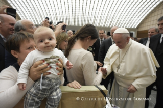 4-Ai dipendenti della Santa Sede e dello Stato della Città del Vaticano per lo scambio degli auguri natalizi