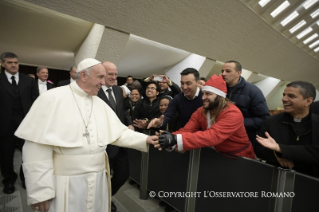 1-Aos funcionários da Santa Sé e do Estado da Cidade do Vaticano para as felicitações de Natal