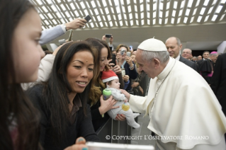 5-Ai dipendenti della Santa Sede e dello Stato della Città del Vaticano per lo scambio degli auguri natalizi