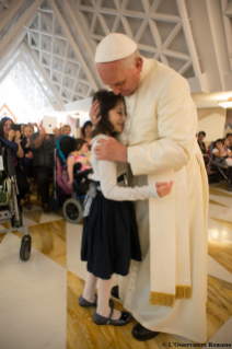 5-Encontro do Santo Padre com algumas crian&#xe7;as doentes e seus familiares