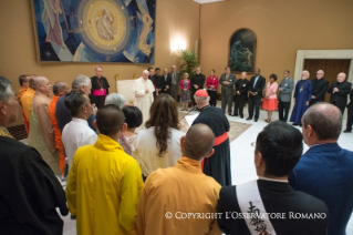 4-A los participantes en un encuentro de diálogo entre budistas y católicos de los Estados Unidos, organizado por el movimiento de los Focolares y el Consejo Pontificio para el Diálogo Interreligioso