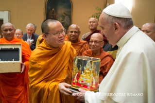 6-A los participantes en un encuentro de diálogo entre budistas y católicos de los Estados Unidos, organizado por el movimiento de los Focolares y el Consejo Pontificio para el Diálogo Interreligioso