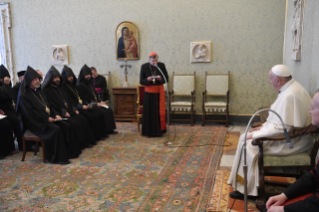 7-A una delegación de sacerdotes y monjes de las Iglesias ortodoxas orientales