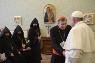6-A una delegación de sacerdotes y monjes de las Iglesias ortodoxas orientales