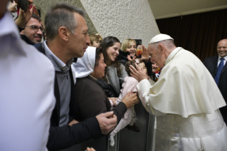7-A los empleados de la Santa Sede y del Estado de la Ciudad del Vaticano con motivo de las felicitaciones navide&#xf1;as 