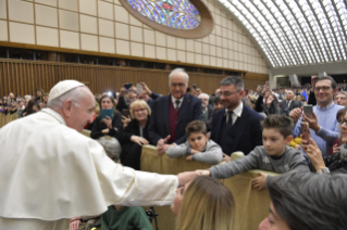 8-Aos funcionários da Santa Sé e do Estado da Cidade do Vaticano para as felicitações de Natal 