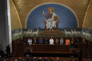 5-Il Santo Padre inaugura la Mostra: "Calligrafia per il Dialogo: promuovere la cultura di pace attraverso la cultura e l'arte", intitolata alla memoria del Cardinale Jean-Louis Tauran