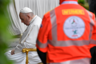 14-Le Pape François préside la récitation du chapelet