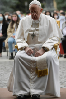 6-Papa Francesco presiede la recita del Santo Rosario