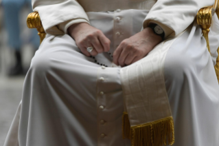 5-Le Pape François préside la récitation du chapelet