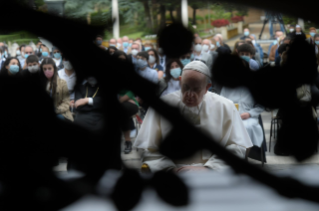 10-Le Pape François préside la récitation du chapelet
