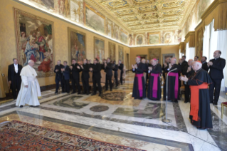 3-A sacerdotes y miembros de la curia de la Archidiócesis de Valencia