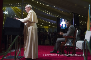 5-Viaje apostólico: Encuentro con las autoridades y con el cuerpo diplomático acreditado en Nairobi