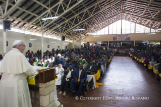4-Viaje apostólico: Visita al suburbio de Kangemi