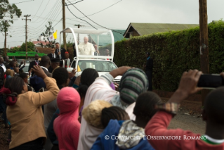 8-Viaje apostólico: Visita al suburbio de Kangemi