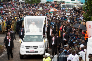 4-Voyage apostolique : Messe à Nairobi 