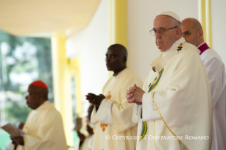 0-Voyage apostolique : Messe à Nairobi 