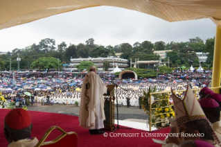 17-Viagem Apostólica: Santa Missa em Nairóbi 