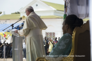 2-Voyage apostolique : Rencontre avec la classe dirigeante et avec le Corps diplomatique à Bangui