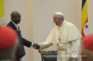 7-Voyage apostolique : Rencontre avec les autorit&#xe9;s et le Corps diplomatique &#xe0; Entebbe