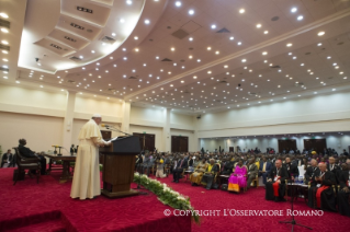 8-Voyage apostolique : Rencontre avec les autorit&#xe9;s et le Corps diplomatique &#xe0; Entebbe