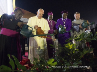 15-Apostolische Reise: Besuch in Munyonyo und Begrüßung der Katechisten und Lehrer 