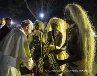 20-Viaje apostólico: Visita a Munyonyo y saludo a los catequistas y profesores