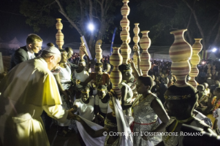 18-Viaje apostólico: Visita a Munyonyo y saludo a los catequistas y profesores