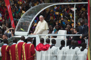 3-Viaje apostólico: Santa Misa por los mártires de Uganda 