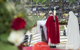 18-Viaje apostólico: Santa Misa por los mártires de Uganda 