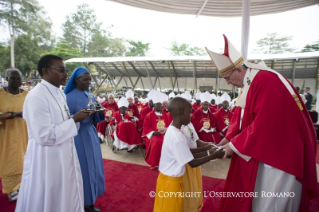 22-Viaje apostólico: Santa Misa por los mártires de Uganda 